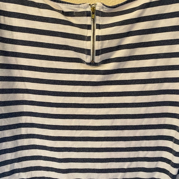 Basic J Crew tee - Picture 4 of 6